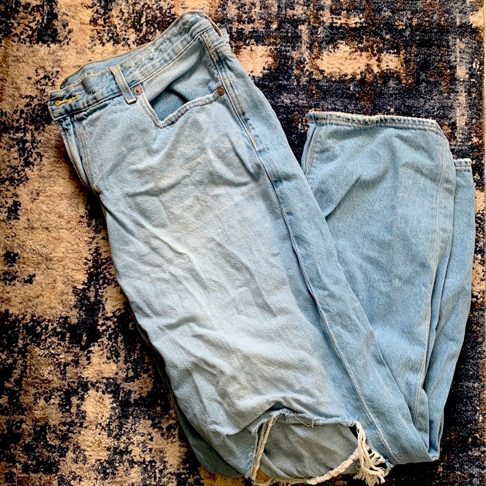 AE Mom Jeans NEVER WORN